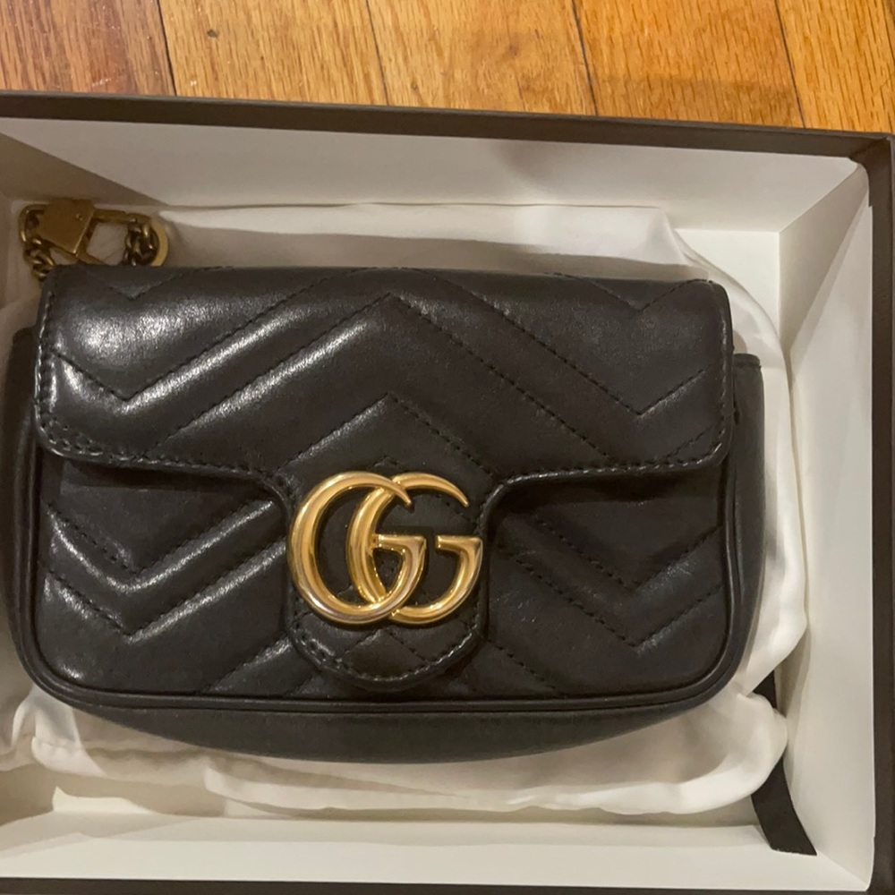 Gucci GG Marmont matelassé leather super mini bag
